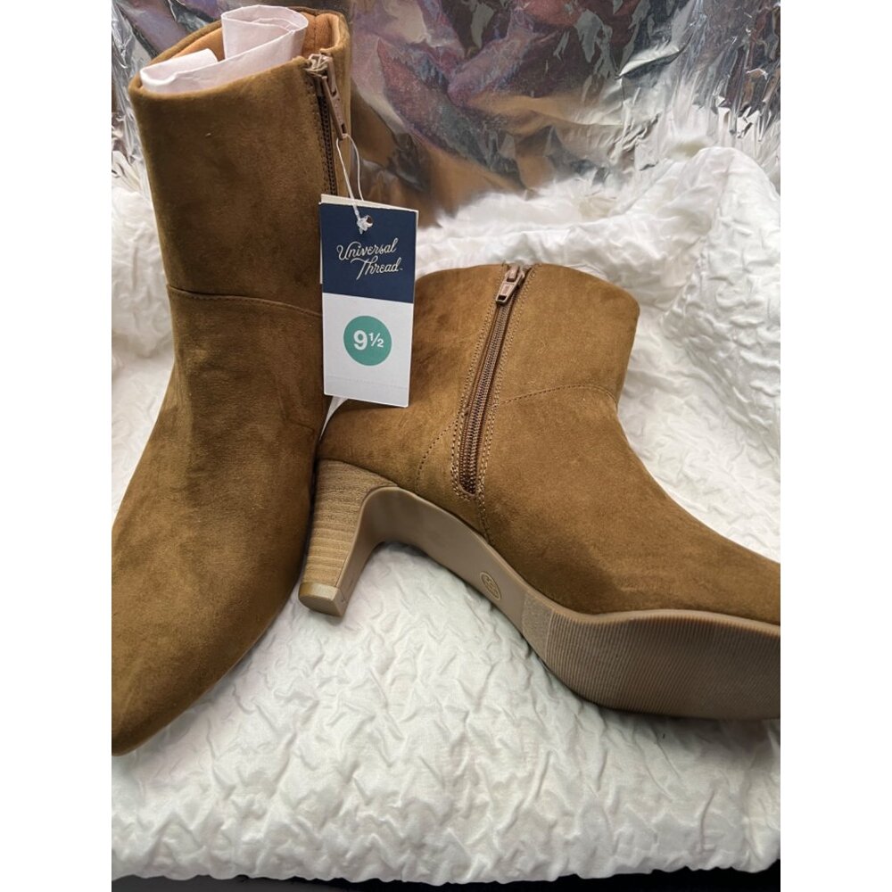New Universal Thread Western Style Womens Size 9.5 Tan Suede Ankle Boots - Picture 2 of 2